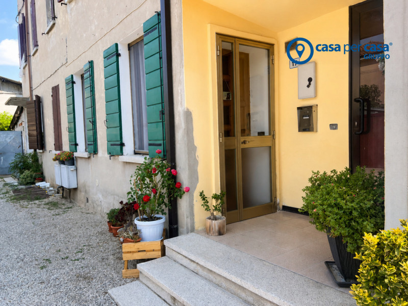 APPROVATO GRUPPO CASA PER CASA: VALUTATO, CONTROLLATO, GESTITO IN ESCLUSIVA!

ZONA
L'immobile si ...