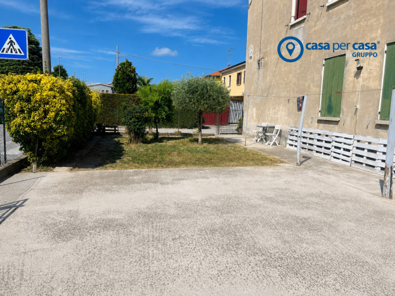 APPROVATO GRUPPO CASA PER CASA: VALUTATO, CONTROLLATO, GESTITO IN ESCLUSIVA!

ZONA
L'immobile si ...