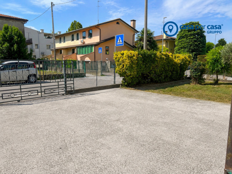 APPROVATO GRUPPO CASA PER CASA: VALUTATO, CONTROLLATO, GESTITO IN ESCLUSIVA!

ZONA
L'immobile si ...