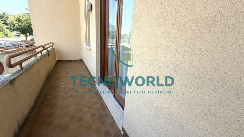 Proponiamo in esclusiva una splendida casa a schiera porzione centrale di circa 180 mq, situata n...