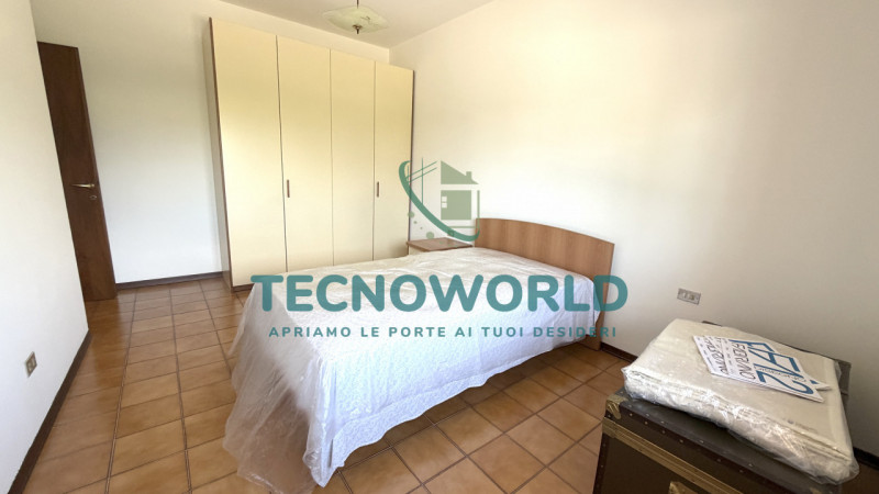 Proponiamo in esclusiva una splendida casa a schiera porzione centrale di circa 180 mq, situata n...