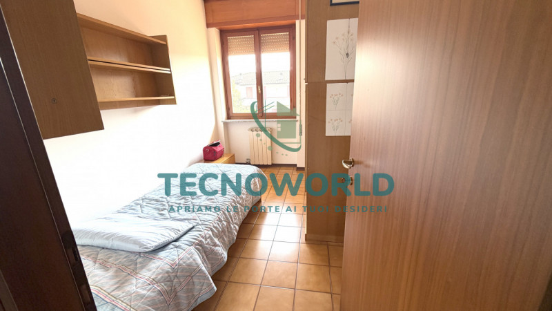 Proponiamo in esclusiva una splendida casa a schiera porzione centrale di circa 180 mq, situata n...