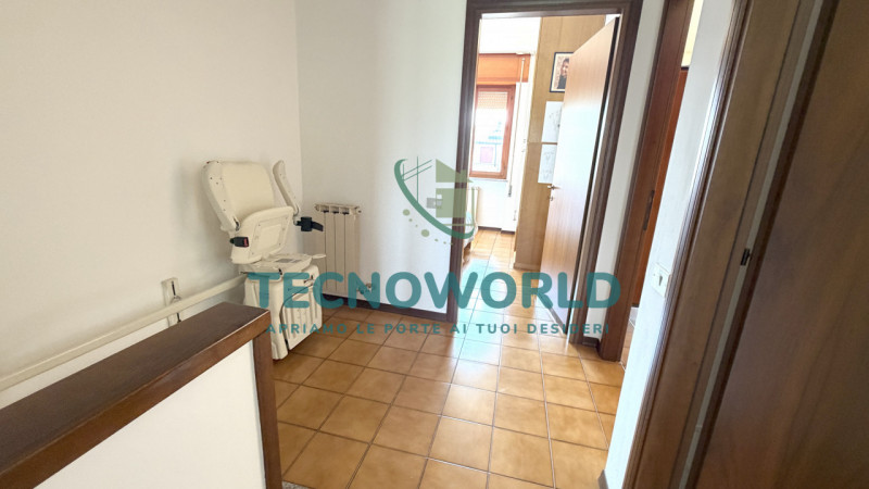 Proponiamo in esclusiva una splendida casa a schiera porzione centrale di circa 180 mq, situata n...