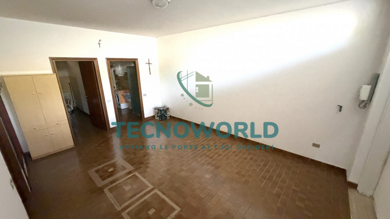 Proponiamo in esclusiva una splendida casa a schiera porzione centrale di circa 180 mq, situata n...
