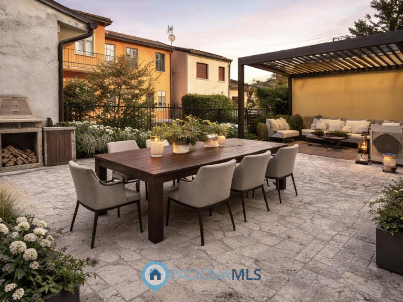 Immobile in esclusiva al Gruppo Padova MLS
Brusegana. Euro 375.000 prezzo non trattabile. Casa sc...