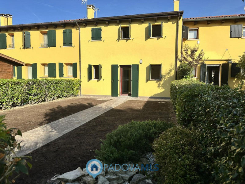 Immobile in esclusiva al Gruppo Padova MLS
Brusegana. Euro 375.000 prezzo non trattabile. Casa sc...