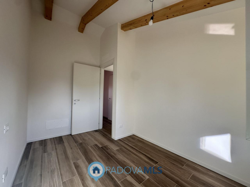 Immobile in esclusiva al Gruppo Padova MLS
Brusegana. Euro 375.000 prezzo non trattabile. Casa sc...