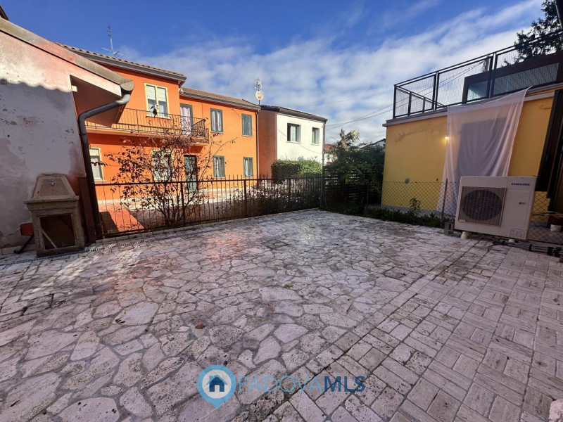 Immobile in esclusiva al Gruppo Padova MLS
Brusegana. Euro 375.000 prezzo non trattabile. Casa sc...