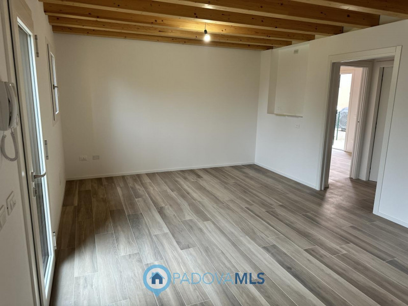 Immobile in esclusiva al Gruppo Padova MLS
Brusegana. Euro 375.000 prezzo non trattabile. Casa sc...