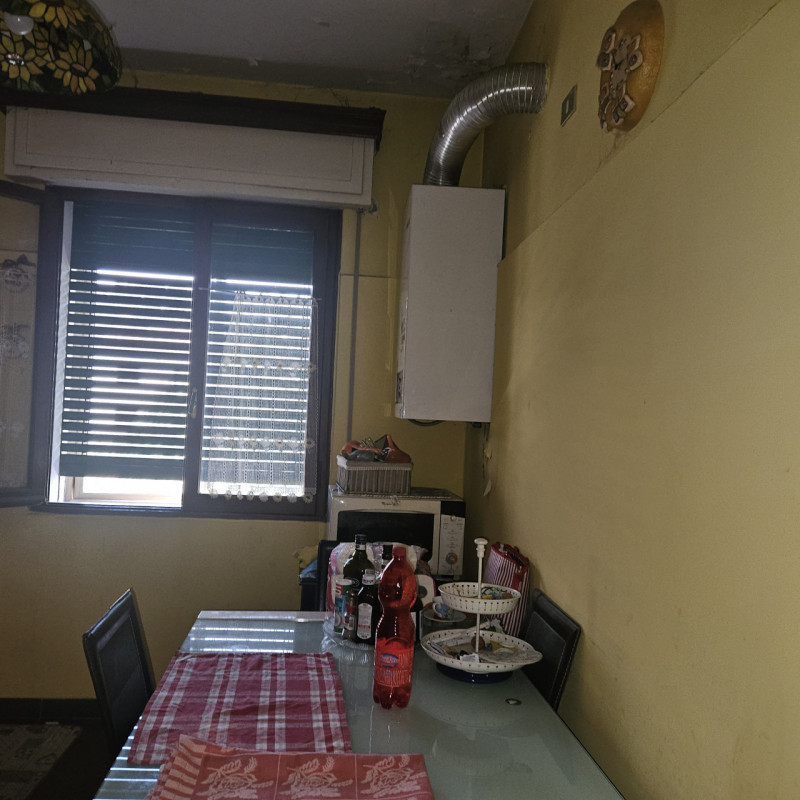 In esclusiva presso la nostra Agenzia, proponiamo un affascinante appartamento quadrilocale situa...