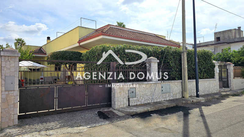 Villa a Racale (LE)